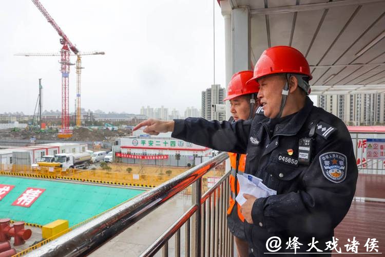 新春走基层｜宝山48万平方米 “超级工地” 不停工，民警春节守岗护平安