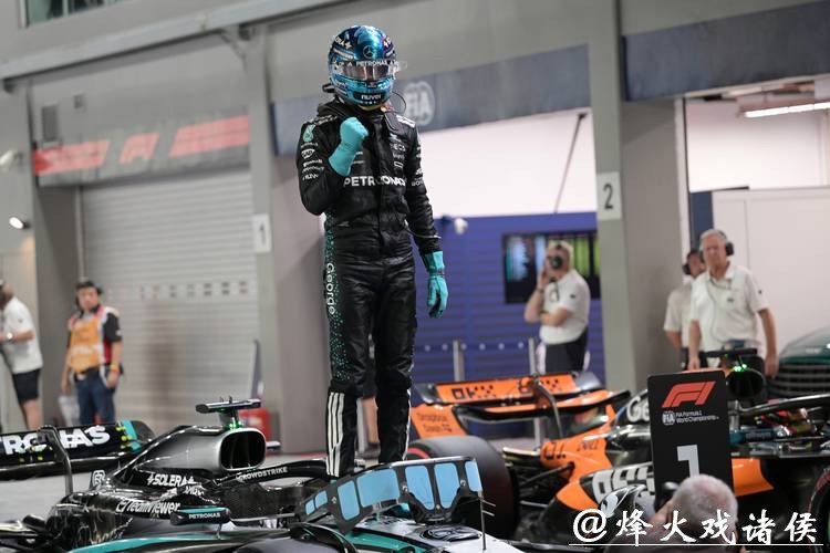 F1新加坡站正赛：拉塞尔杆位夺冠 维斯塔潘亚军
